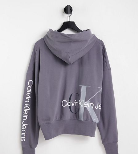 Felpa grigia con cappuccio e monogramma bicolore in coordinato - Calvin Klein Jeans Plus - Modalova