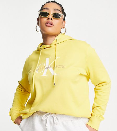 Calvin Klein Plus - Felpa gialla con cappuccio con logo a monogramma - Calvin Klein Jeans Plus - Modalova