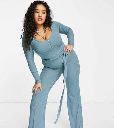 Tuta jumpsuit petrolio con scollo profondo con zip fondo ampio e cintura - Club L London Plus - Modalova