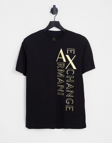 T-shirt nera e oro con stampa del logo verticale sul lato-Nero - Armani Exchange - Modalova