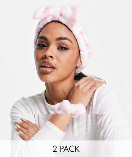 Confezione da 2 con fascia per capelli ed elastico per il trucco in rosa rigato - ASOS DESIGN - Modalova