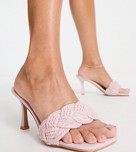 Sandali stile sabot con fascia intrecciata e tacco medio rosa - Glamorous Wide Fit - Modalova