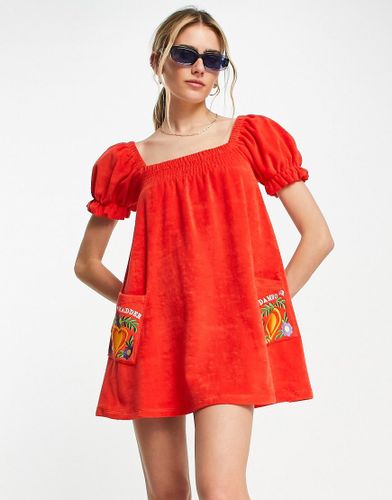Vestito corto rosso in spugna con ricamo sulle tasche - Damson Madder - Modalova