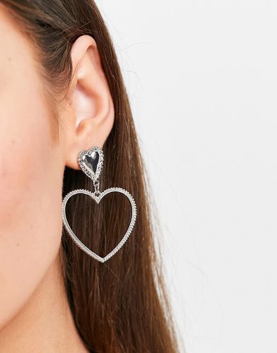 Orecchini pendenti a forma di cuore color argento - DesignB London - Modalova