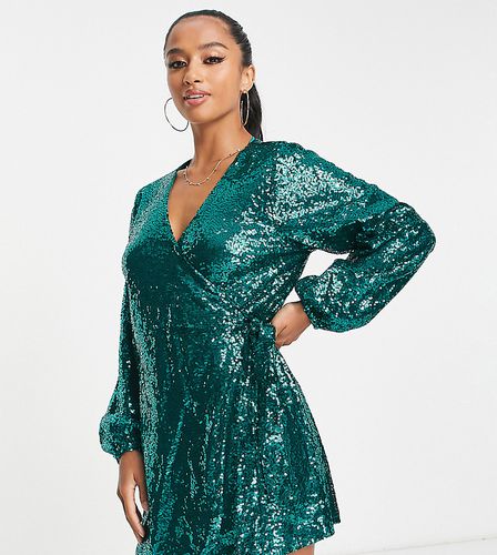 Esclusiva - Vestito corto verde smeraldo con paillettes avvolgente - In The Style Petite - Modalova