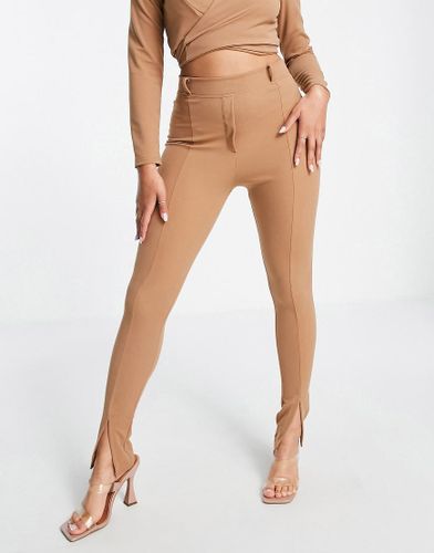 Pantaloni in jersey color cuoio con spacco sul davanti in coordinato-Marrone - Femme Luxe - Modalova