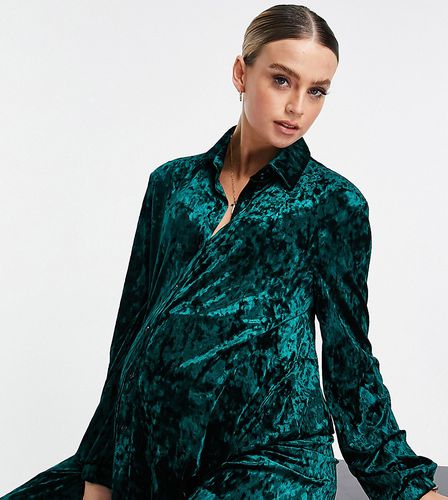 Camicia comoda in velluto smeraldo in coordinato - Flounce London Maternity - Modalova