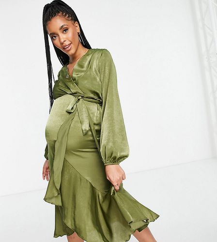 Vestito midi a portafoglio in raso oliva - Flounce London Maternity - Modalova