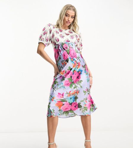 Vestito midi allacciato sul retro con stampa a fiori a contrasto e maniche a sbuffo-Multicolore - Hope & Ivy Maternity - Modalova