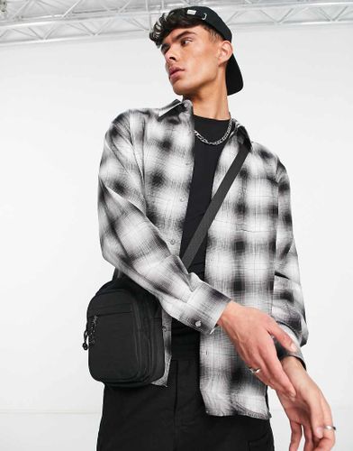 Camicia oversize a quadri grigia con stampa sulla schiena-Grigio - Il Sarto - Modalova