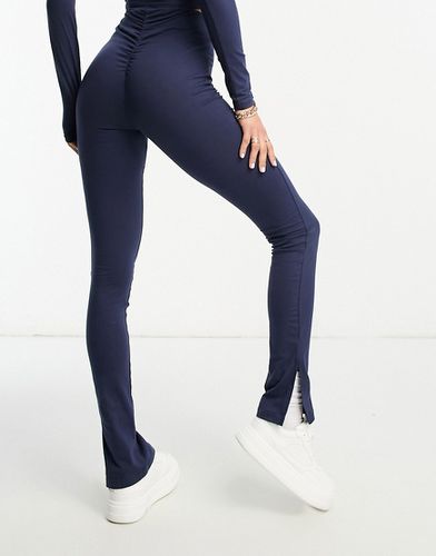 Pantaloni a zampa con spacco sul fondo blu navy in coordinato - Il Sarto - Modalova