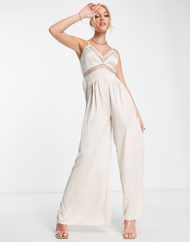 Tuta jumpsuit a fondo ampio in raso color champagne con inserto in pizzo-Bianco - Lost Ink - Modalova