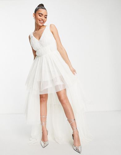Vestito da sposa corto in tulle avorio con scollo profondo sul davanti e gonna asimmetrica a balze-Bianco - Lace & Beads - Modalova