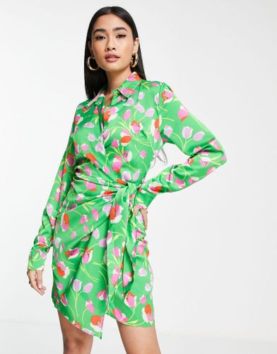 Vestito corto a portafoglio verde acceso a fiori con colletto - Liquorish - Modalova