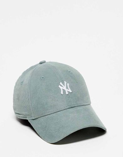 Forty NY - Cappellino in velluto a coste verde - New Era - Modalova