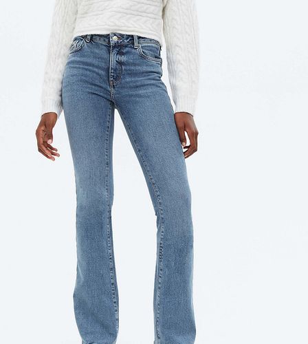 Jeans a zampa blu medio - New Look Tall - Modalova