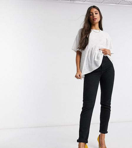 Mom jeans neri con vita modellante - New Look Tall - Modalova