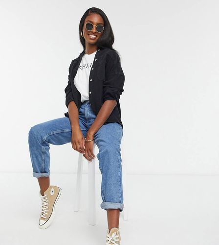 Tall - Mom jeans con vita elastica blu - Pull & Bear - Modalova