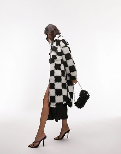 Cappotto lungo in pelliccia sintetica a quadri bianco e nero-Multicolore - Topshop - Modalova