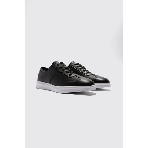 Scarpe da ginnastica Smart con dettagli asimmetrici - boohoo - Modalova