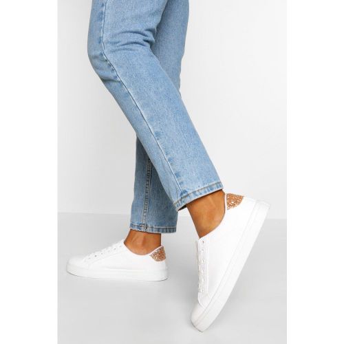 Scarpe da ginnastica basse basic con lacci e pannello glitterato - boohoo - Modalova