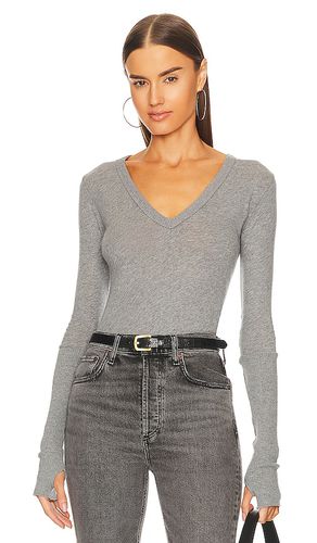 Cashmere Fitted Cuffed V Neck Sweater in . Size M, S, XL, XS - Enza Costa - Modalova