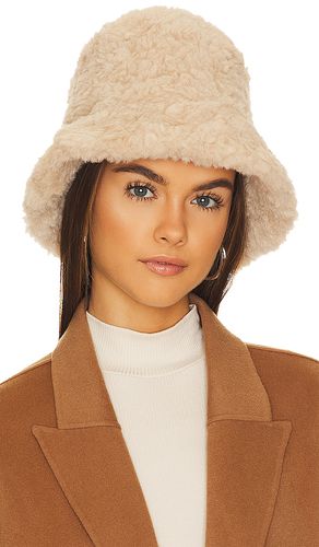 Hattie Curly Faux Fur Bucket Hat in - Jakke - Modalova